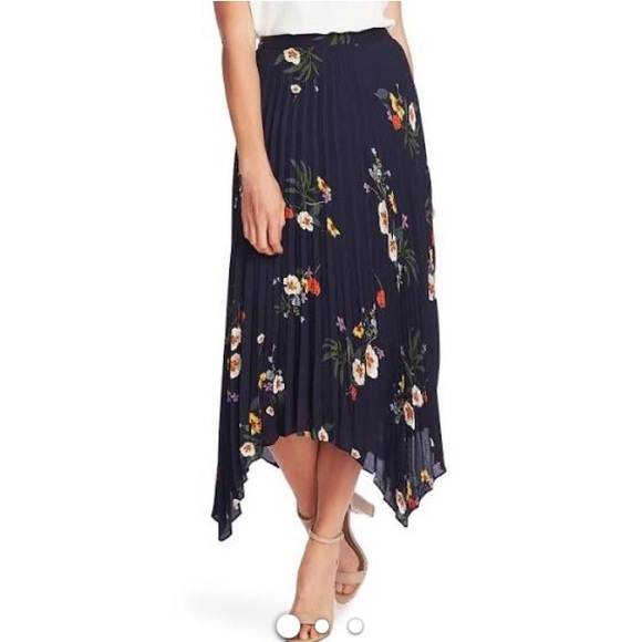 Vince Camuto Dresses & Skirts - Vince Camuto River Valley Skirt in Caviar